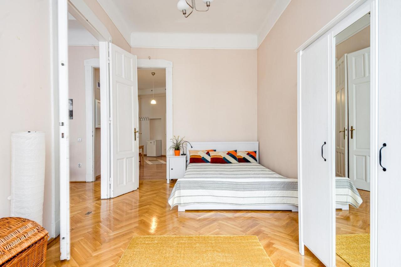 Vintage Apartment In The Jewish Quarter บูดาเปสต์ ภายนอก รูปภาพ