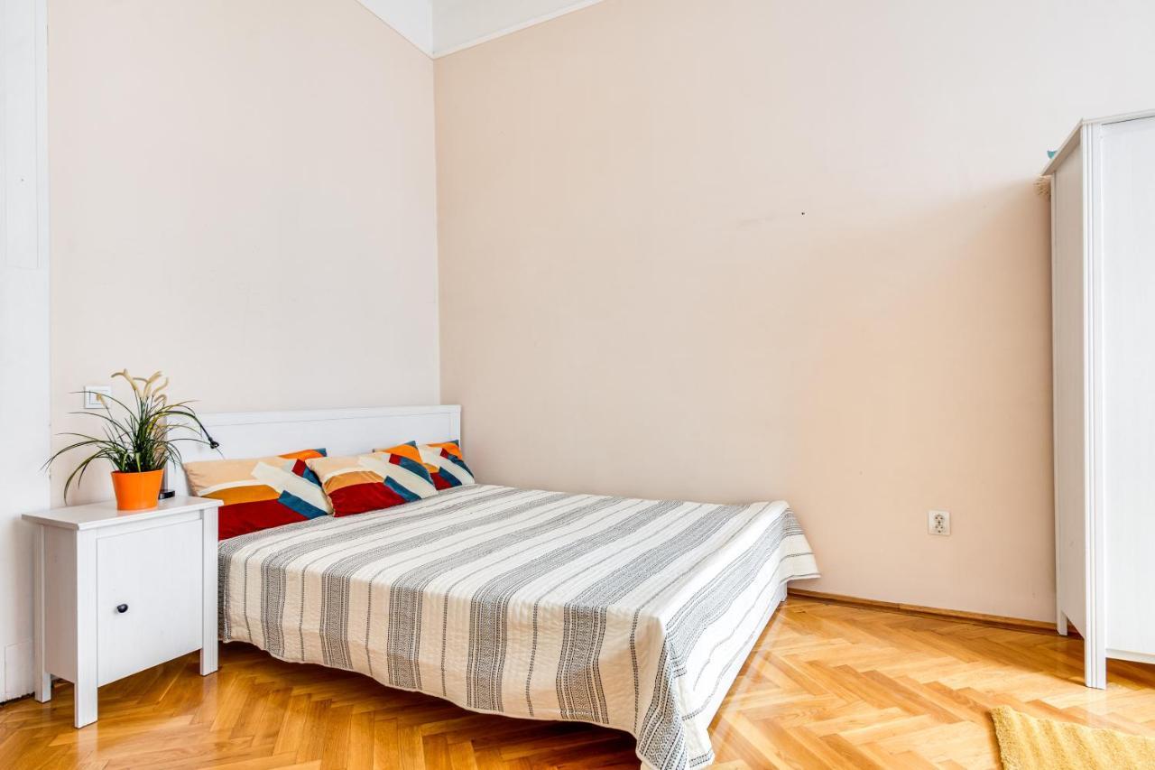 Vintage Apartment In The Jewish Quarter บูดาเปสต์ ภายนอก รูปภาพ